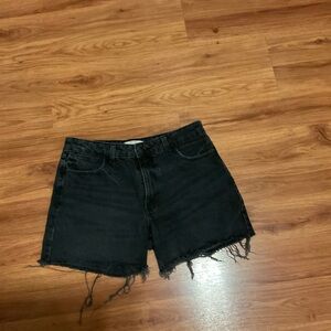 Wrangler Women’s Black Loose Roll Fringed Hem Shorts Size 30